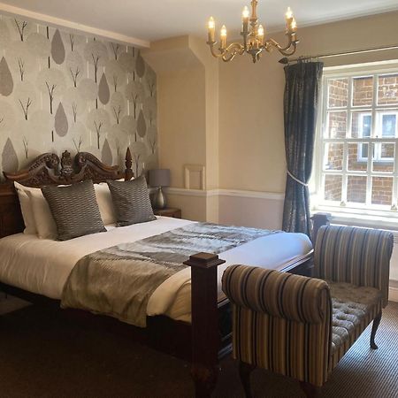Saracens Head Hotel By Greene King Inns Towcester Dış mekan fotoğraf