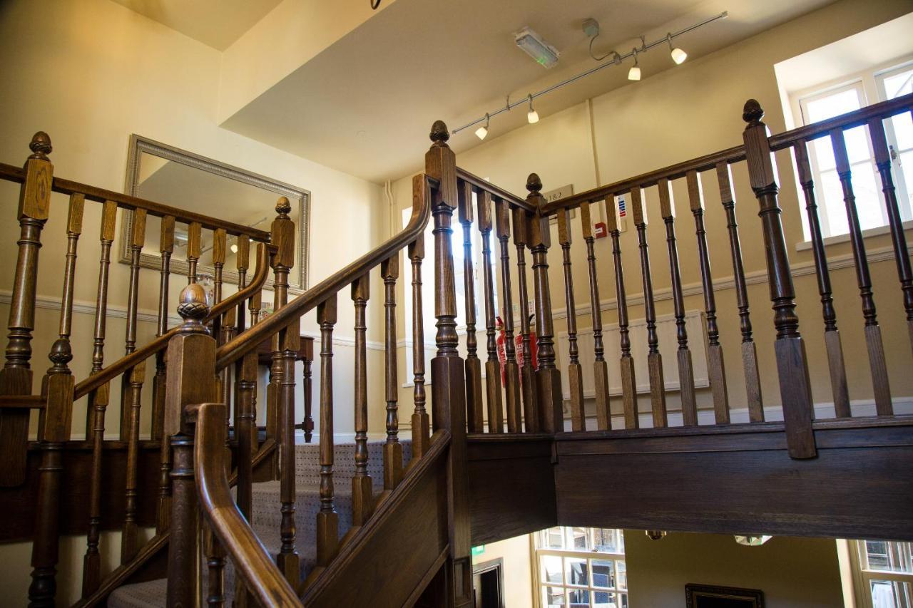 Saracens Head Hotel By Greene King Inns Towcester Dış mekan fotoğraf