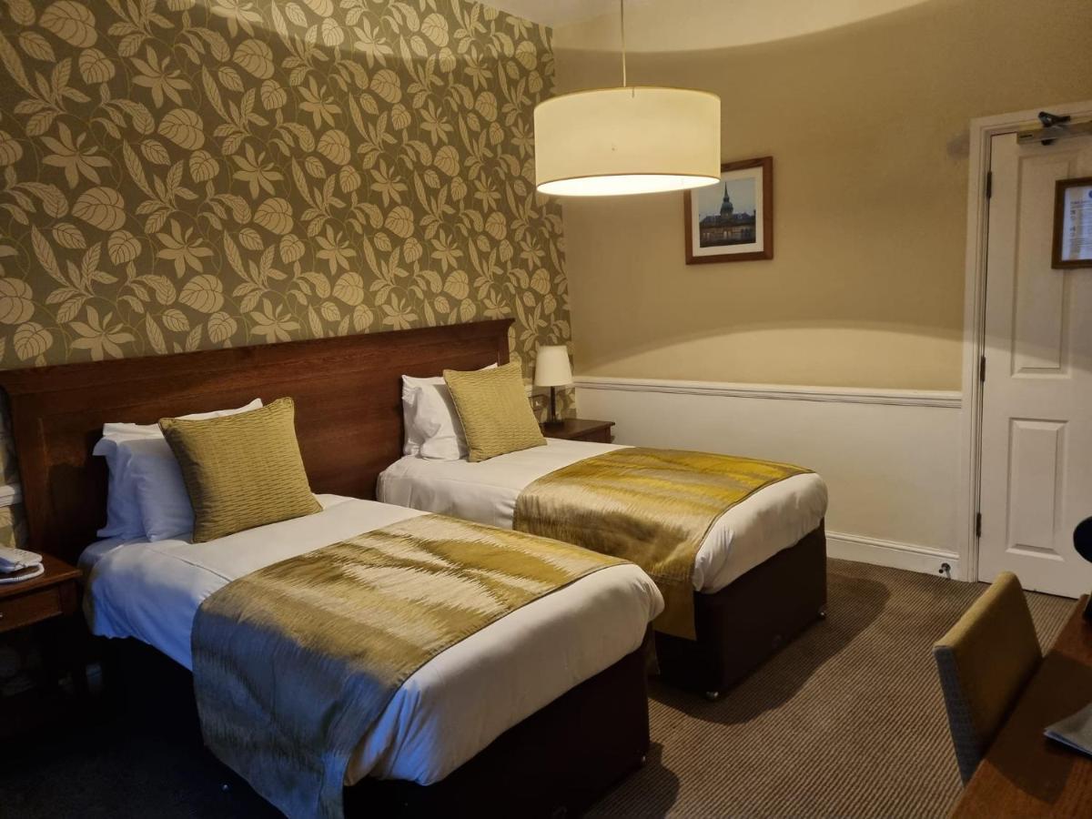 Saracens Head Hotel By Greene King Inns Towcester Dış mekan fotoğraf