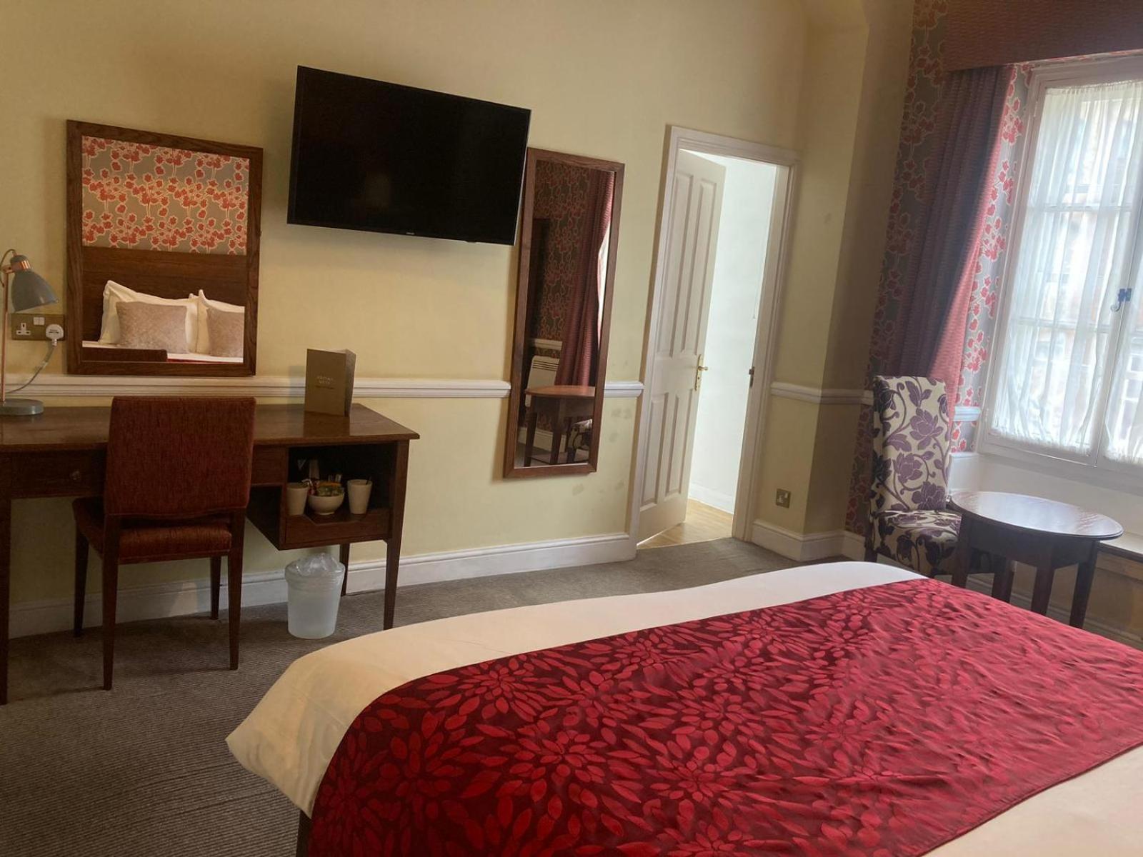Saracens Head Hotel By Greene King Inns Towcester Dış mekan fotoğraf