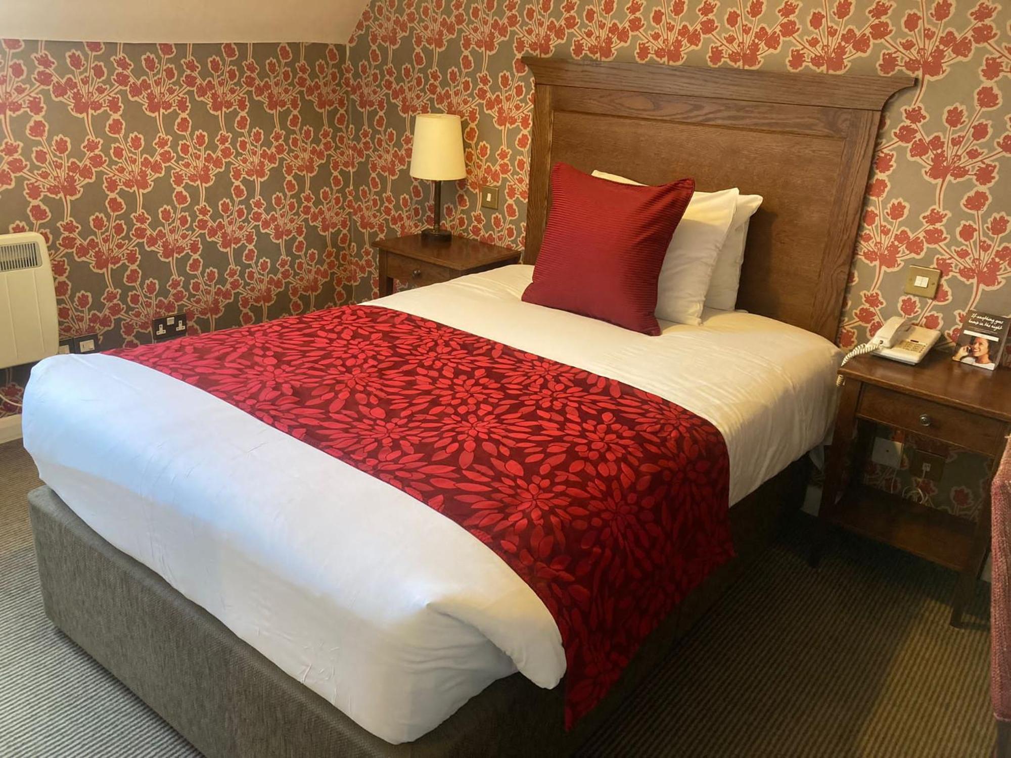 Saracens Head Hotel By Greene King Inns Towcester Dış mekan fotoğraf