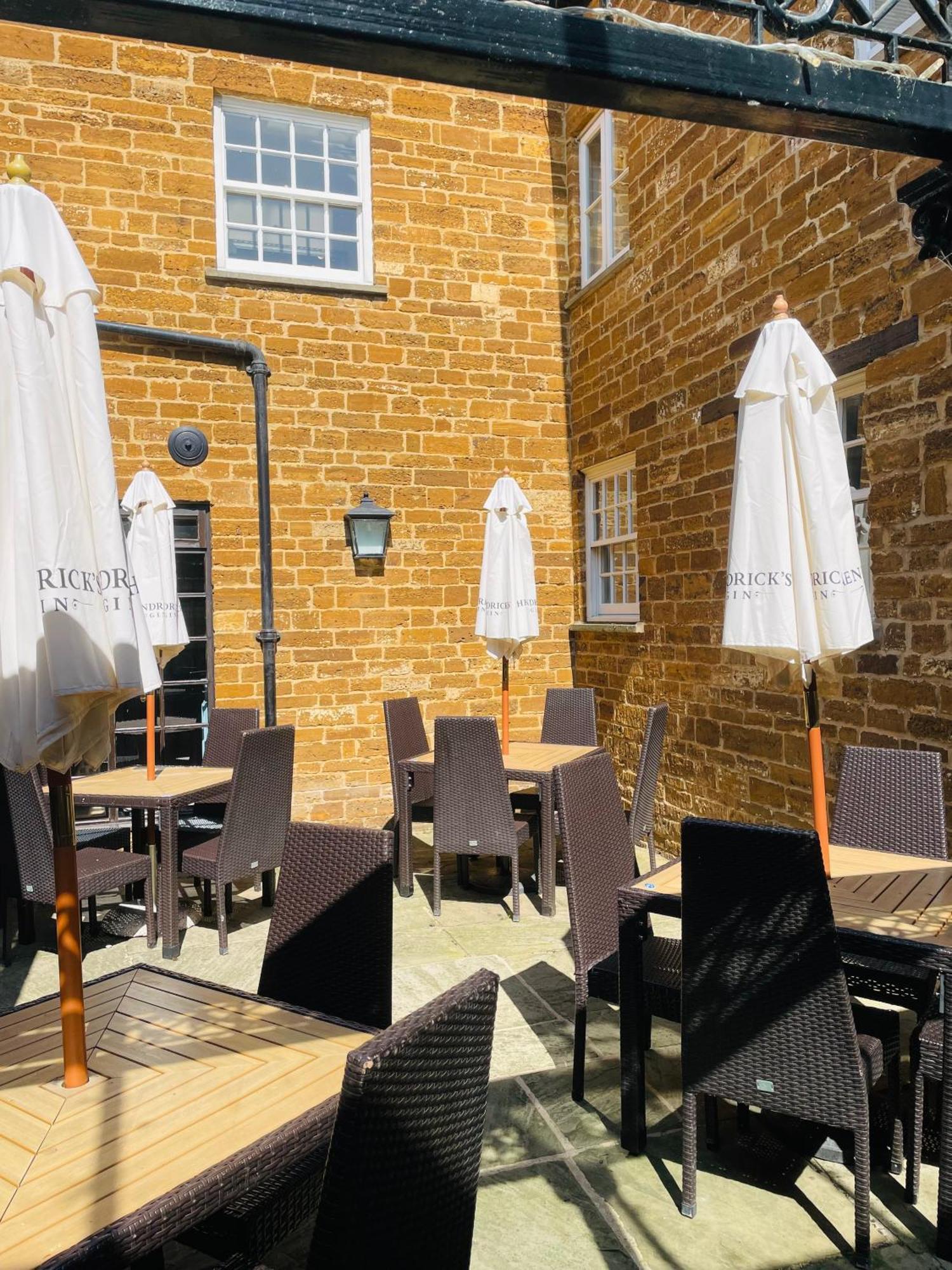 Saracens Head Hotel By Greene King Inns Towcester Dış mekan fotoğraf
