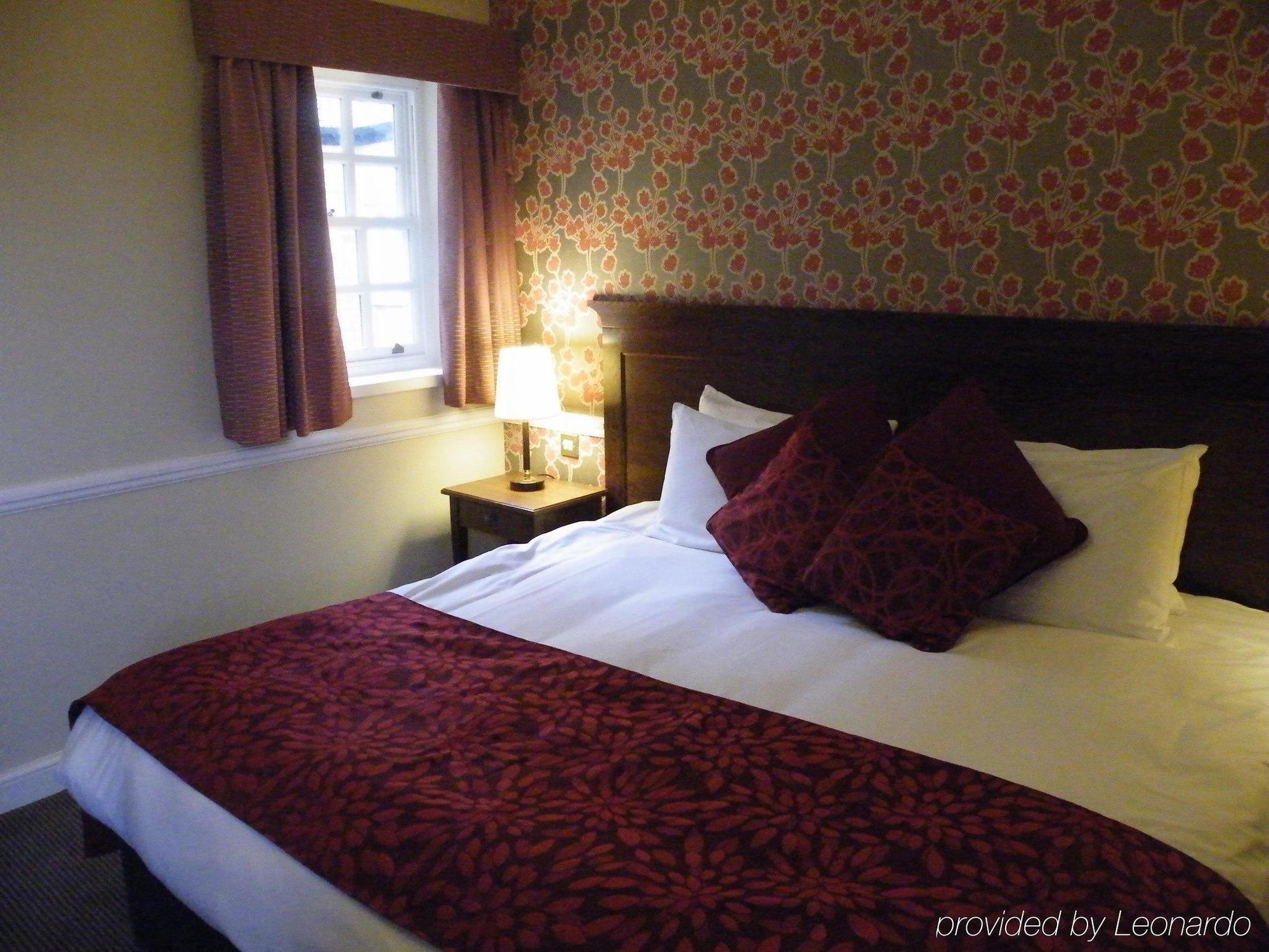 Saracens Head Hotel By Greene King Inns Towcester Dış mekan fotoğraf